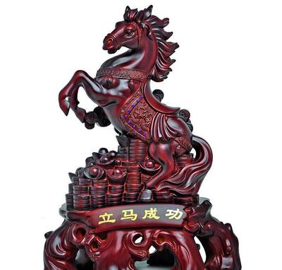 环保树脂工艺品 立马成功摆件，商务与开业的理想礼品